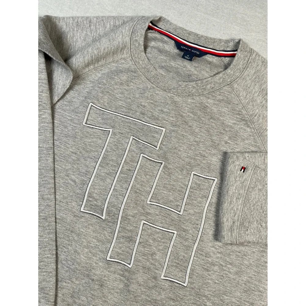 Tommy Hilfiger Men medium Gray‎ TH Logo Raglan Sleeve  Crewneck Sweatshirt new